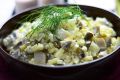 Салат с сельдью и яйцом: интересное решение для праздничного стола