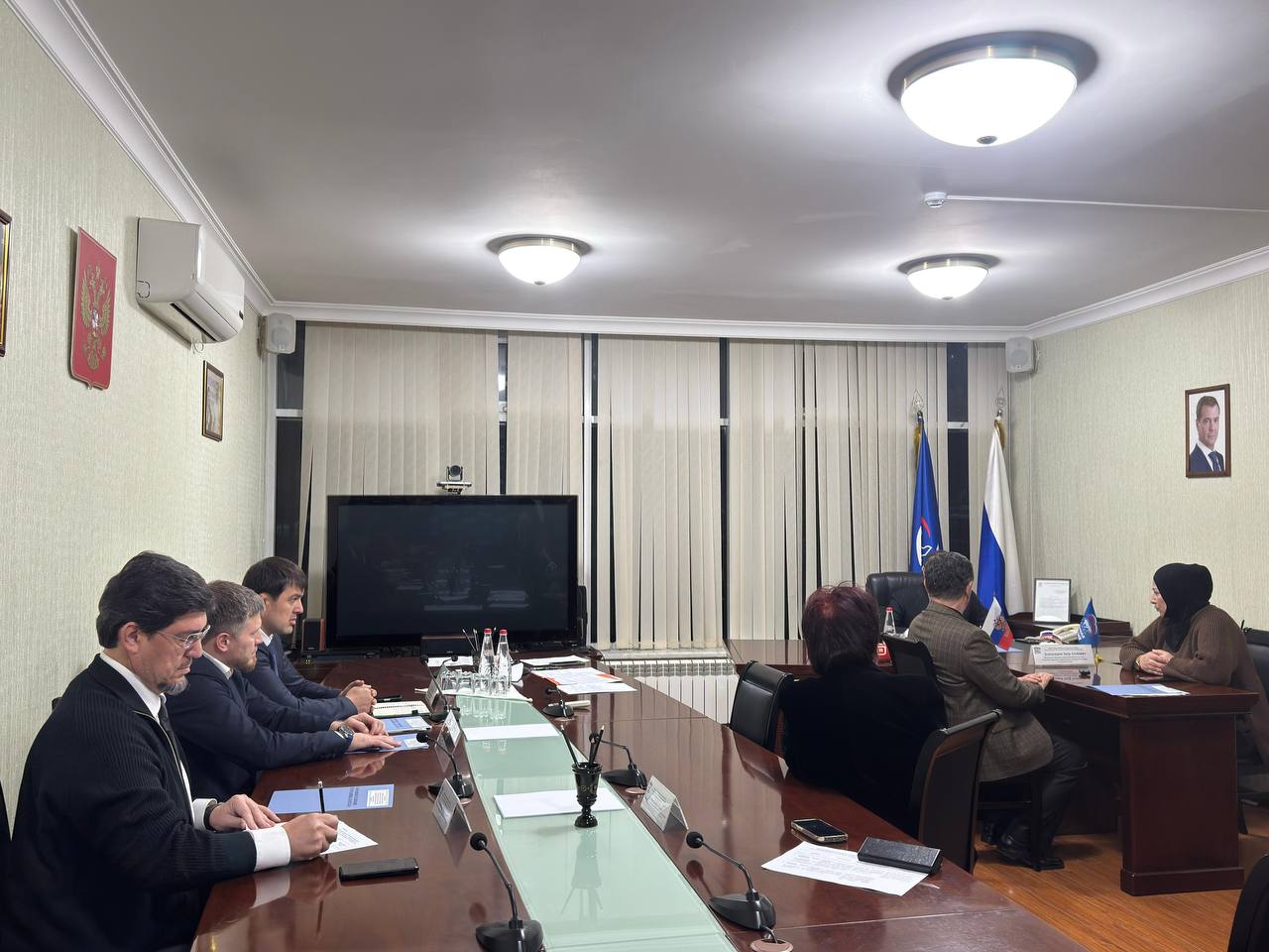 Председатель Народного Собрания Заур Аскендеров провел очередной прием граждан, в котором приняли участие врио главы г. Махачкалы Магомедали Саидов и заместитель мэра столицы Тимур Галбацов Председатель Народного Собрания Заур Аскендеров провел очередной прием граждан, в котором приняли участие врио главы г. Махачкалы Магомедали Саидов и заместитель мэра столицы Тимур Галбацов