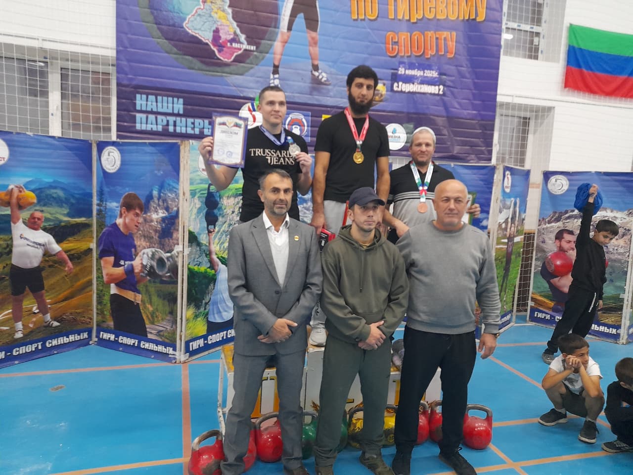 В Сулейман-Стальском районе состоялись республиканские соревнования по гиревому спорту – Чемпионат Дагестана среди мужчин и женщин, а также Первенство республики среди юношей и девушек В Сулейман-Стальском районе состоялись республиканские соревнования по гиревому спорту – Чемпионат Дагестана среди мужчин и женщин, а также Первенство республики среди юношей и девушек