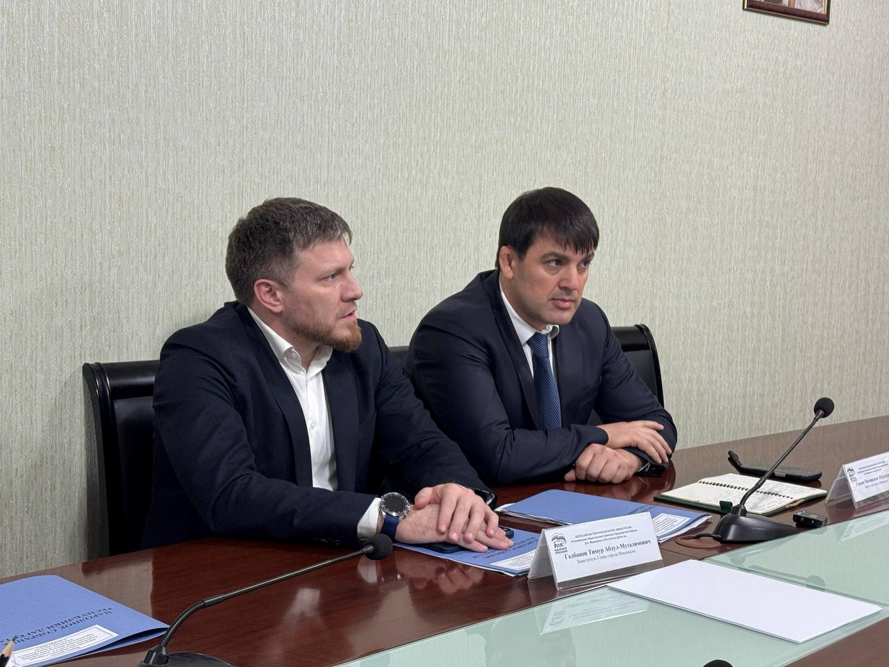 Председатель Народного Собрания Заур Аскендеров провел очередной прием граждан, в котором приняли участие врио главы г. Махачкалы Магомедали Саидов и заместитель мэра столицы Тимур Галбацов Председатель Народного Собрания Заур Аскендеров провел очередной прием граждан, в котором приняли участие врио главы г. Махачкалы Магомедали Саидов и заместитель мэра столицы Тимур Галбацов