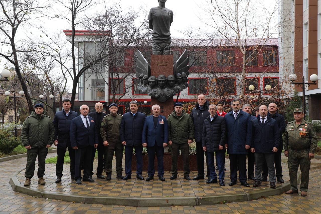 Дорогие земляки! Поздравляю вас с Днём Героев Отечества! Дорогие земляки! Поздравляю вас с Днём Героев Отечества!