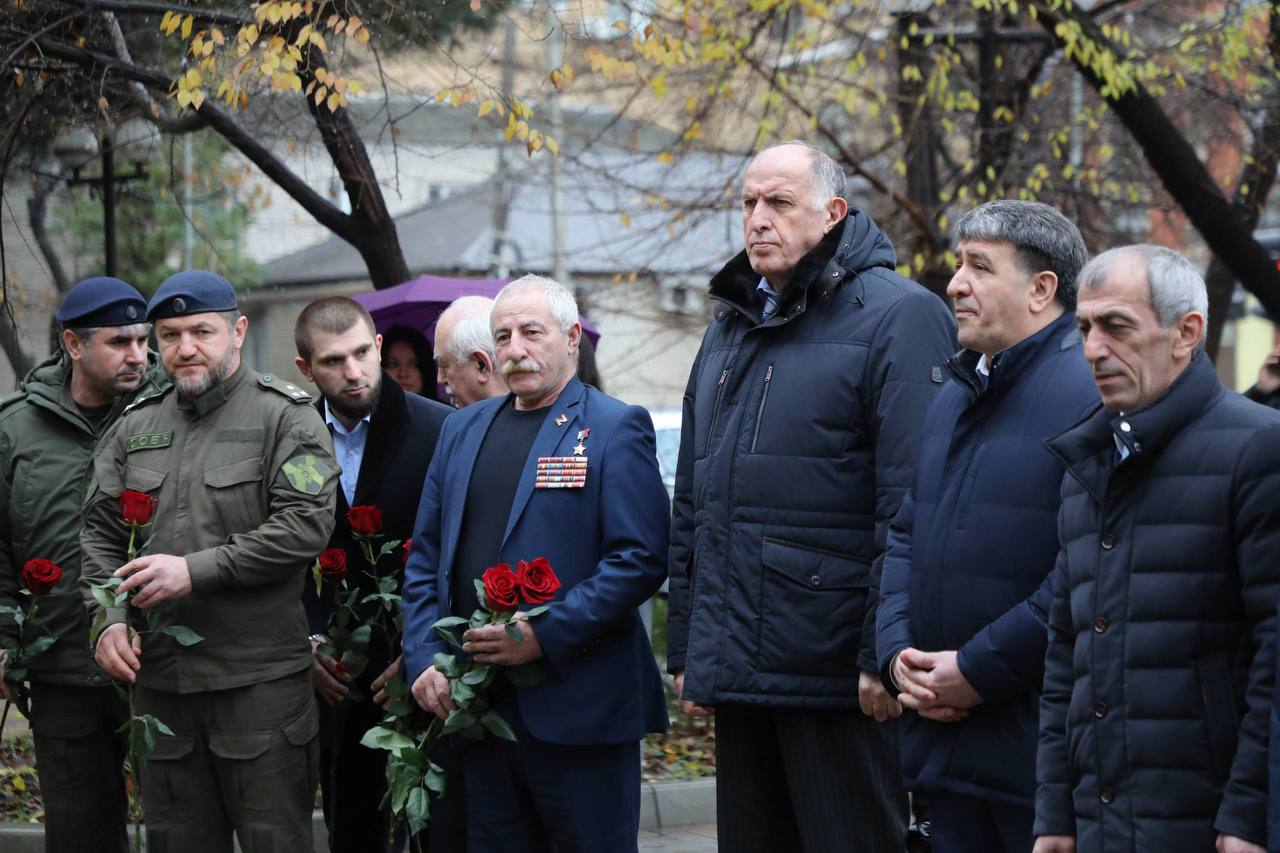 Герой России Загид Загидов: «Низкий поклон Вам, мамы, отцы и жены Героев» Герой России Загид Загидов: «Низкий поклон Вам, мамы, отцы и жены Героев»