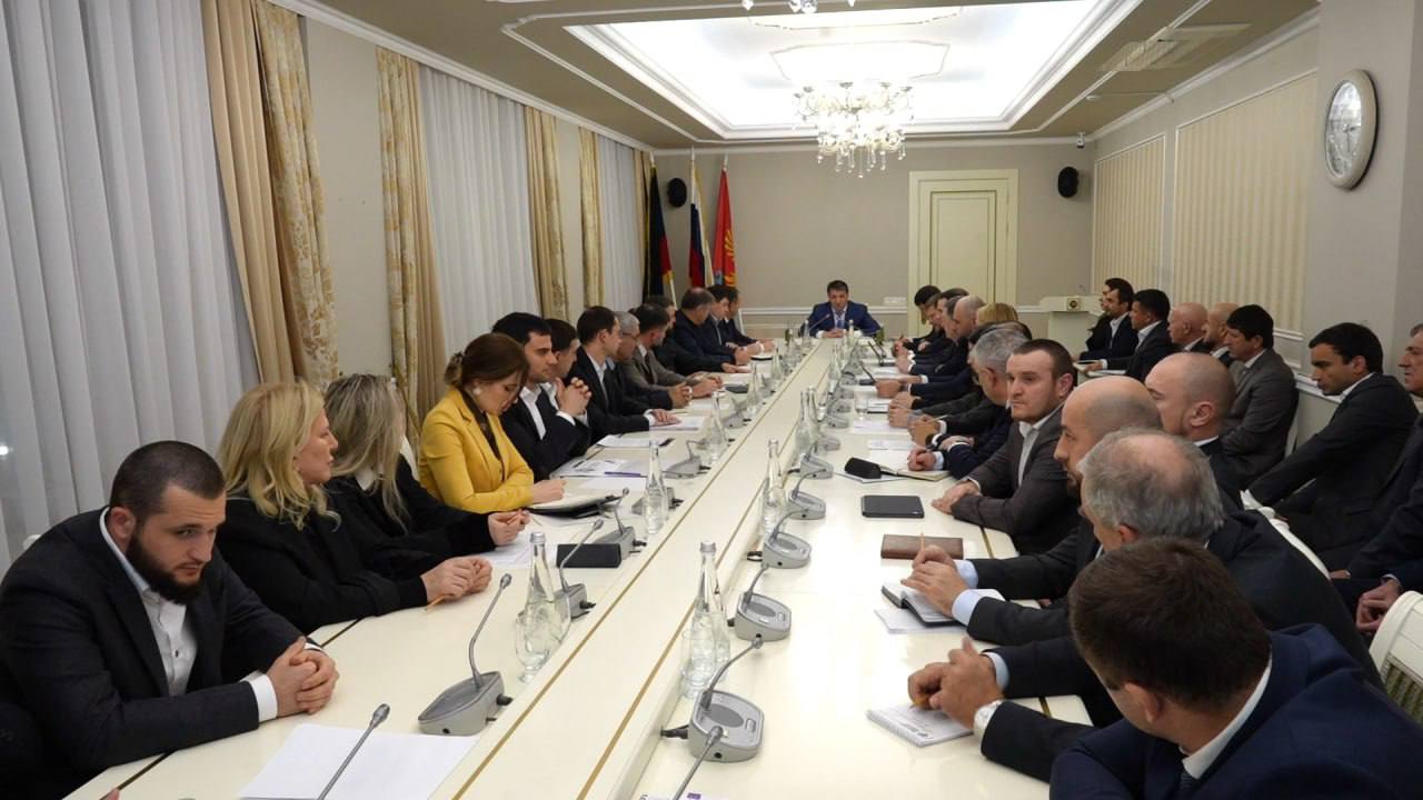 Сегодня под руководством главы города Махачкалы Джамбулата Салавова состоялось еженедельное аппаратное совещание Сегодня под руководством главы города Махачкалы Джамбулата Салавова состоялось еженедельное аппаратное совещание