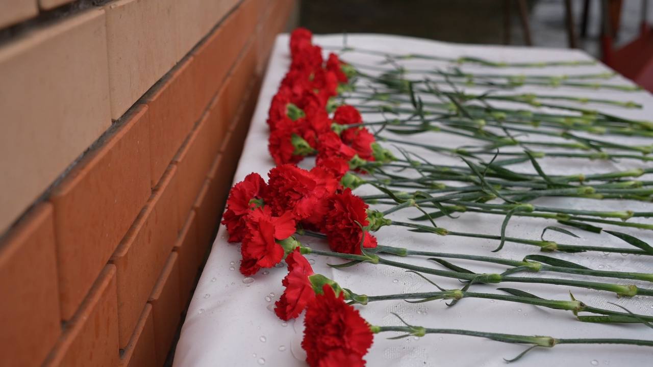 Сегодня в Махачкале состоялось открытие мемориальной плиты в честь Мирзагаева Гаджикурбана Исамутдиновича, уроженца Хивского района, награждённого Орденом Мужества Сегодня в Махачкале состоялось открытие мемориальной плиты в честь Мирзагаева Гаджикурбана Исамутдиновича, уроженца Хивского района, награждённого Орденом Мужества