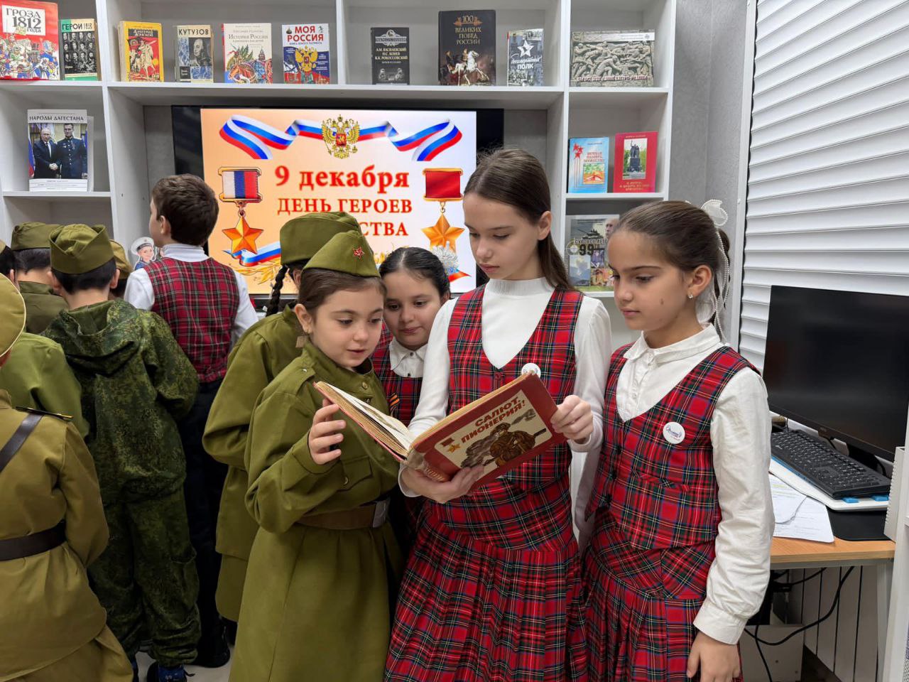 В модельной библиотеке филиала №1 ЦБС имени Ф. Алиевой состоялся Час памяти «Герои Родины моей» В модельной библиотеке филиала №1 ЦБС имени Ф. Алиевой состоялся Час памяти «Герои Родины моей»