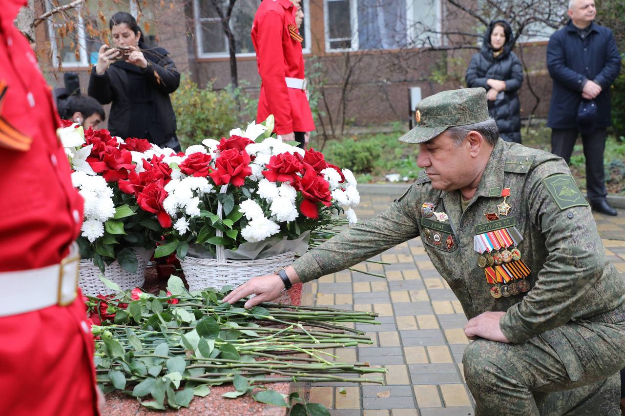 Абдулмуслим Абдулмуслимов:«Дагестанцы - в числе первых героев на всех полях сражения» Абдулмуслим Абдулмуслимов:«Дагестанцы - в числе первых героев на всех полях сражения»