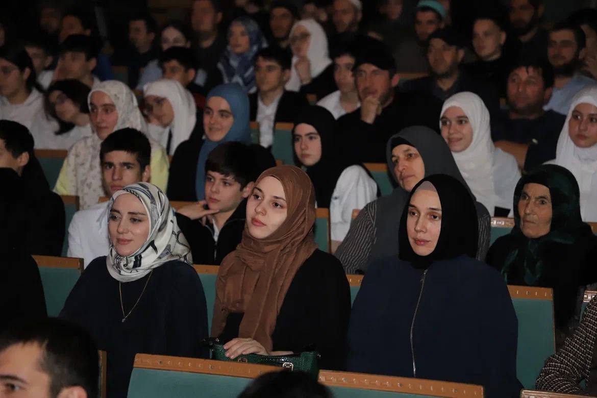 Премьера спектакля-драмы на русском языке «Слава», основанного на событиях СВО, состоялась в Аварском театре Премьера спектакля-драмы на русском языке «Слава», основанного на событиях СВО, состоялась в Аварском театре