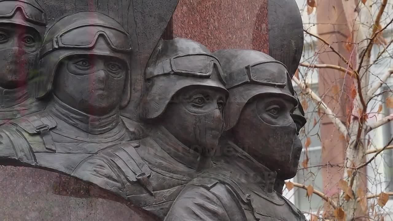 Джамбулат Салавов: Уважаемые махачкалинцы!. Сегодня мы отмечаем День Героев Отечества — день, который невозможно воспринимать просто как дату в календаре