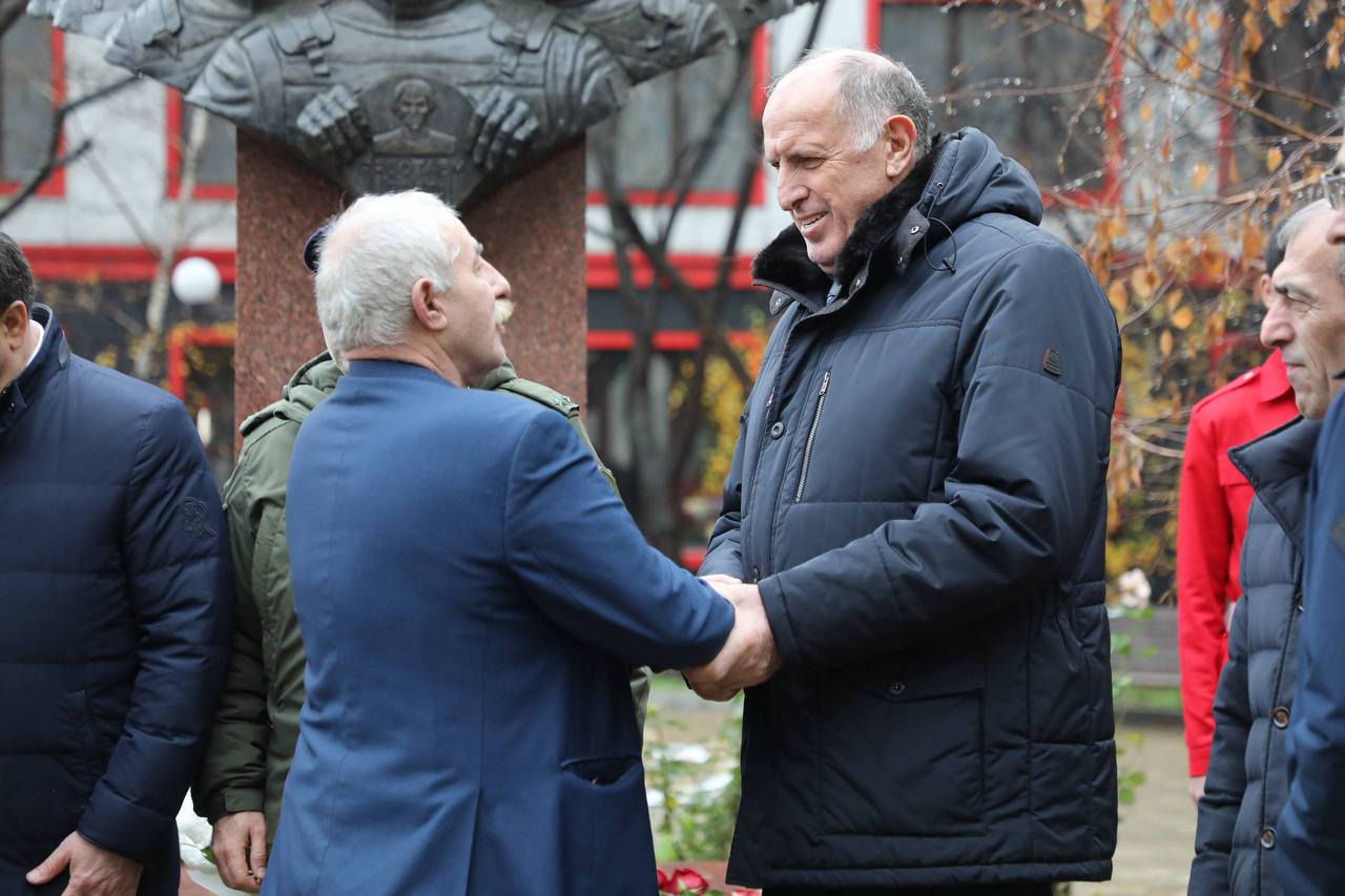 Абдулмуслим Абдулмуслимов:«Дагестанцы - в числе первых героев на всех полях сражения» Абдулмуслим Абдулмуслимов:«Дагестанцы - в числе первых героев на всех полях сражения»