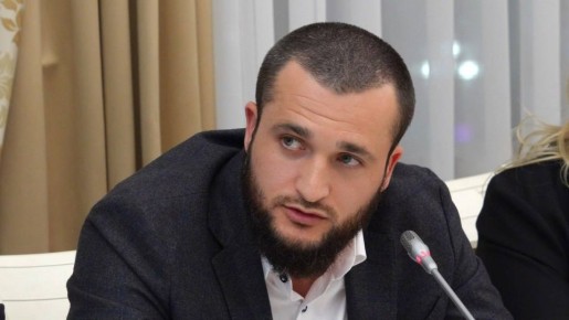 На аппаратном совещании Джамбулат Салавов заслушал доклад за второе полугодие директора МБУ «Дирекция парков и скверов г. Махачкалы» Гаджибега Набиева