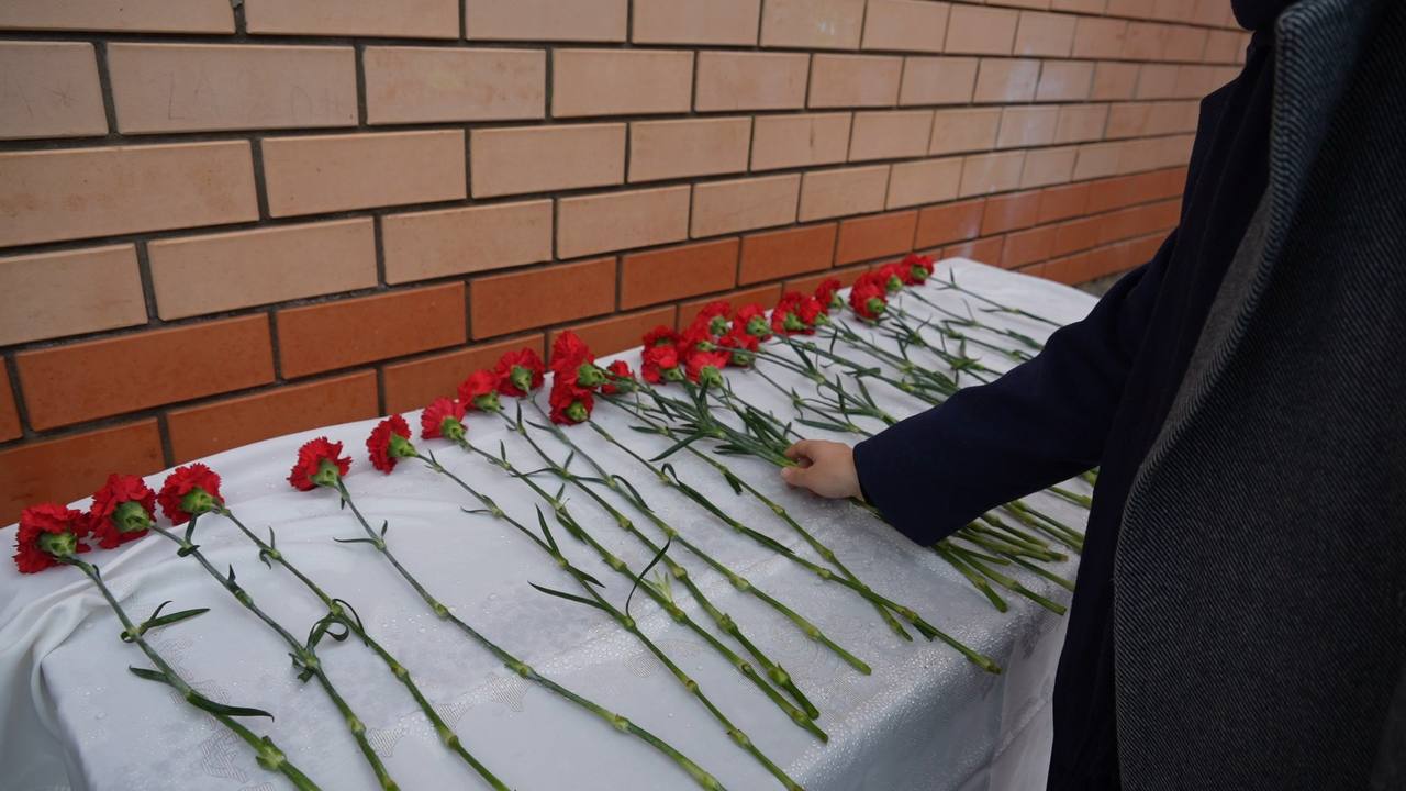 Сегодня в Махачкале состоялось открытие мемориальной плиты в честь Мирзагаева Гаджикурбана Исамутдиновича, уроженца Хивского района, награждённого Орденом Мужества Сегодня в Махачкале состоялось открытие мемориальной плиты в честь Мирзагаева Гаджикурбана Исамутдиновича, уроженца Хивского района, награждённого Орденом Мужества