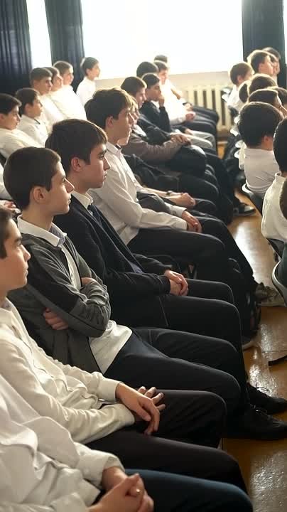 Отрывок из встречи руководителя отдела просвещения г. Каспийска Саида Меджидова с учащимися 3-й школы