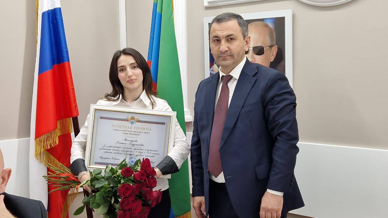 В Махачкале наградили сотрудников службы судебных приставов ко Дню Конституции В Махачкале наградили сотрудников службы судебных приставов ко Дню Конституции