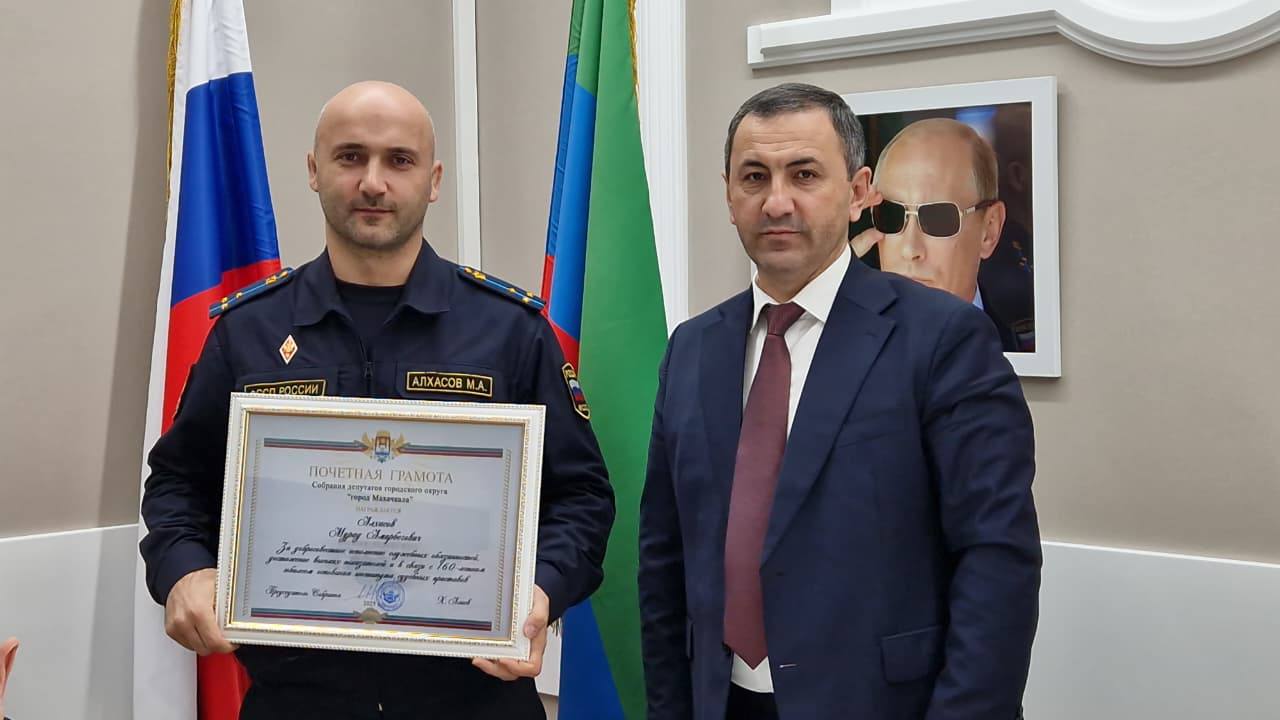 В Махачкале наградили сотрудников службы судебных приставов ко Дню Конституции В Махачкале наградили сотрудников службы судебных приставов ко Дню Конституции
