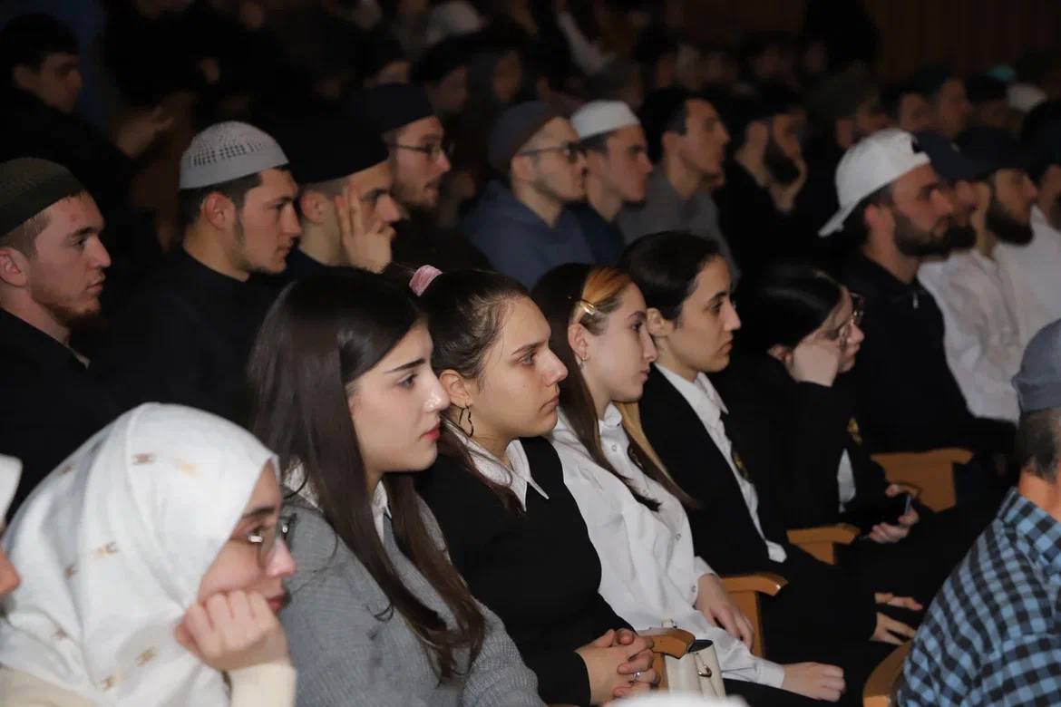 Премьера спектакля-драмы на русском языке «Слава», основанного на событиях СВО, состоялась в Аварском театре Премьера спектакля-драмы на русском языке «Слава», основанного на событиях СВО, состоялась в Аварском театре