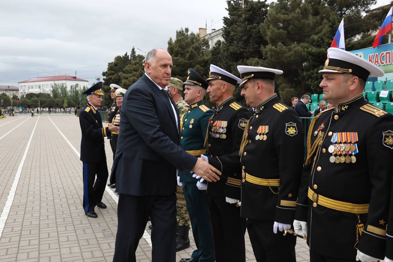 Абдулмуслим Абдулмуслимов поздравил дагестанцев с Днём Героев Отечества Абдулмуслим Абдулмуслимов поздравил дагестанцев с Днём Героев Отечества