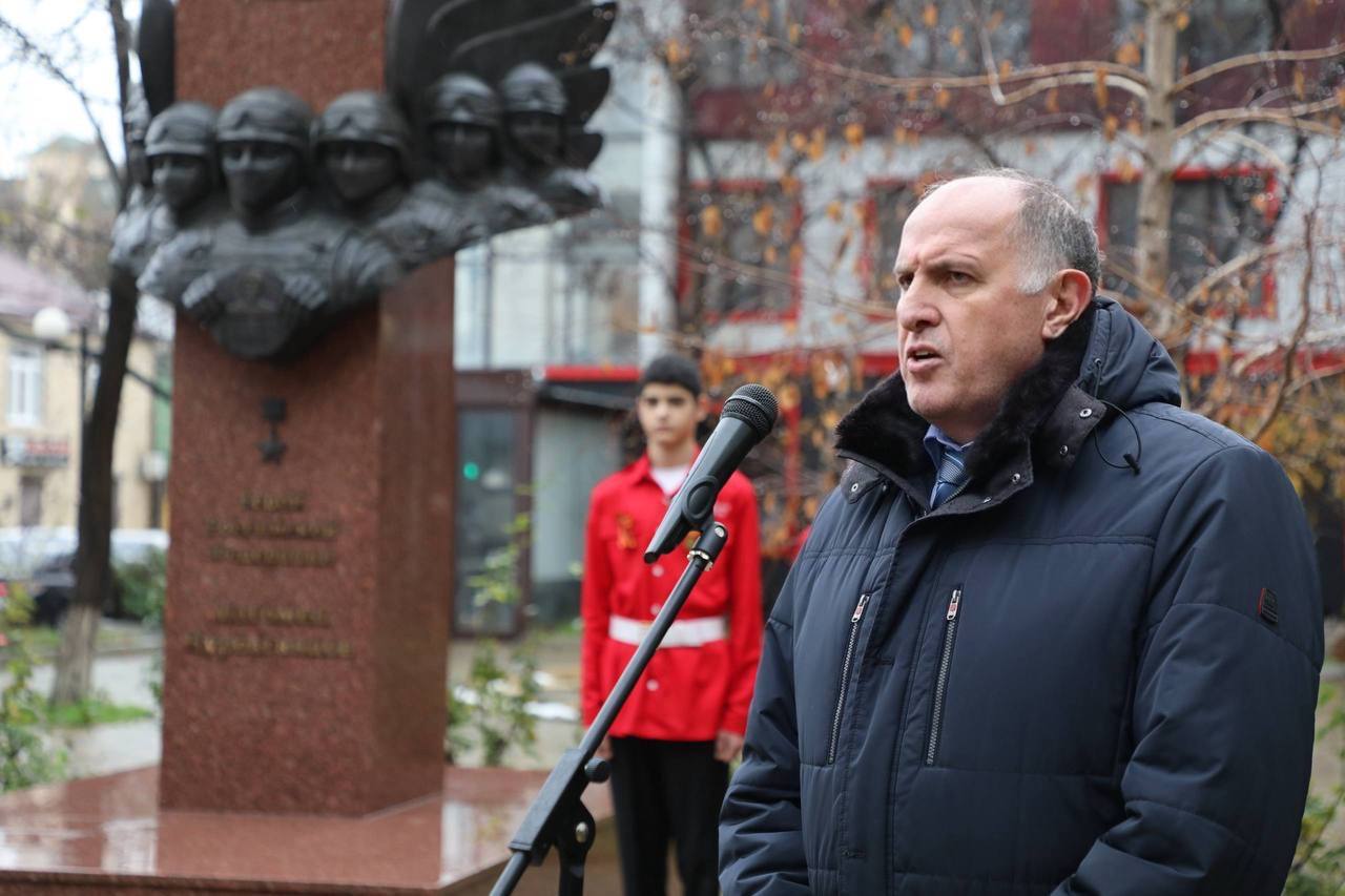 Абдулмуслим Абдулмуслимов:«Дагестанцы - в числе первых героев на всех полях сражения» Абдулмуслим Абдулмуслимов:«Дагестанцы - в числе первых героев на всех полях сражения»