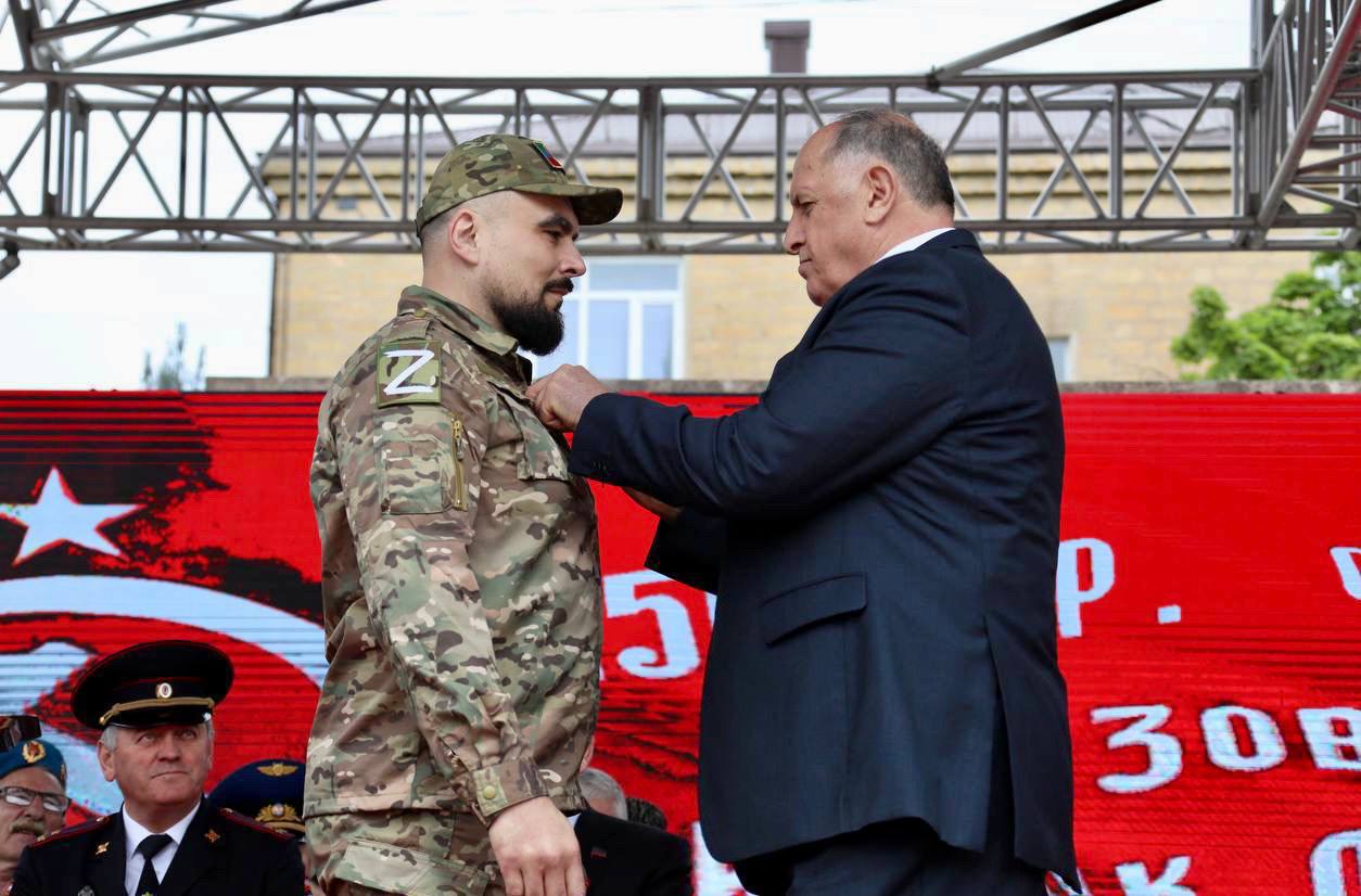 Абдулмуслим Абдулмуслимов поздравил дагестанцев с Днём Героев Отечества Абдулмуслим Абдулмуслимов поздравил дагестанцев с Днём Героев Отечества