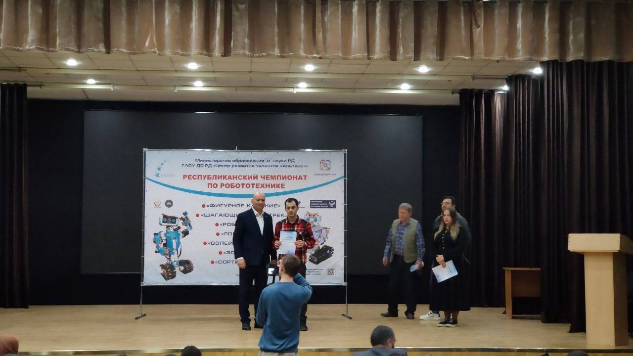 5 декабря 2025 года на площадке ГАОУ ВО «Дагестанский государственный университет народного хозяйства» состоялся Республиканский чемпионат по робототехнике, в котором участвовали робототехники нашего Центра под руководством... 5 декабря 2025 года на площадке ГАОУ ВО «Дагестанский государственный университет народного хозяйства» состоялся Республиканский чемпионат по робототехнике, в котором участвовали робототехники нашего Центра под руководством...