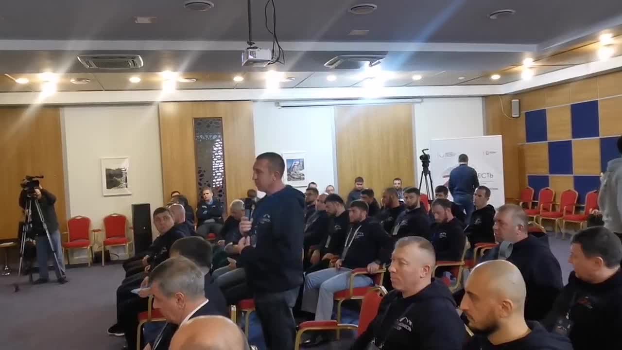 Глава республики Сергей Меликов на встрече, посвященной Дню героев Отечества ответил на вопросы участников республиканской программы развития для ветеранов СВО "Доблесть гор"