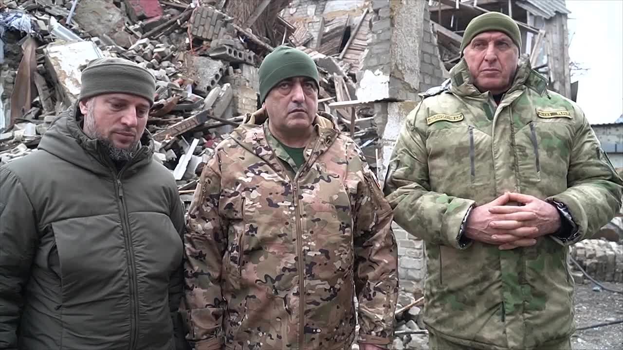 Абдулмуслим Абдулмуслимов поздравил дагестанцев с Днём Героев Отечества