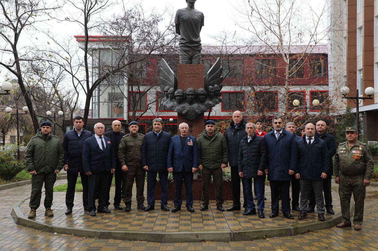 Герой России Загид Загидов: «Низкий поклон Вам, мамы, отцы и жены Героев» Герой России Загид Загидов: «Низкий поклон Вам, мамы, отцы и жены Героев»