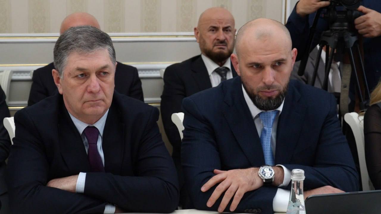 Сегодня под руководством главы города Махачкалы Джамбулата Салавова состоялось еженедельное аппаратное совещание Сегодня под руководством главы города Махачкалы Джамбулата Салавова состоялось еженедельное аппаратное совещание