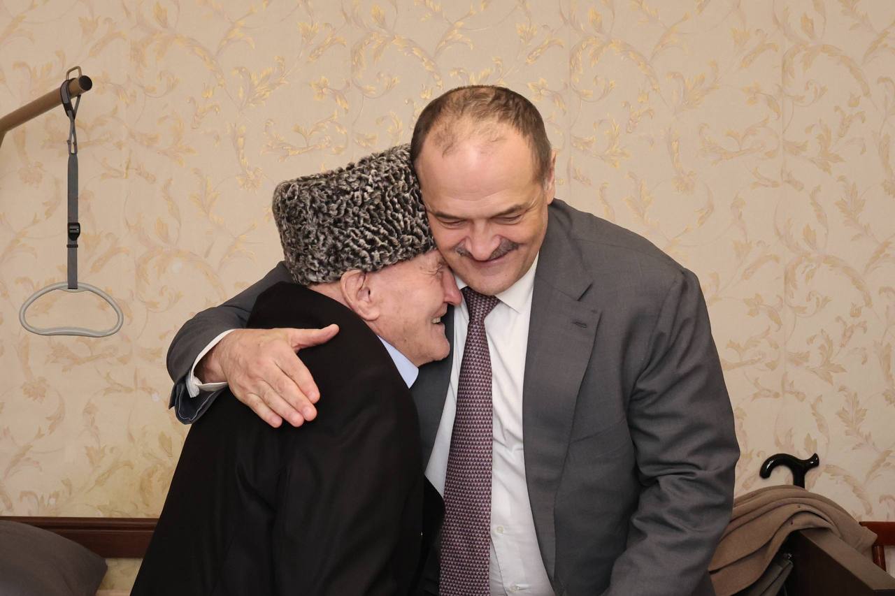 В День Героев Отечества Сергей Меликов навестил ветерана Великой Отечественной войны Мусу Багаудинова