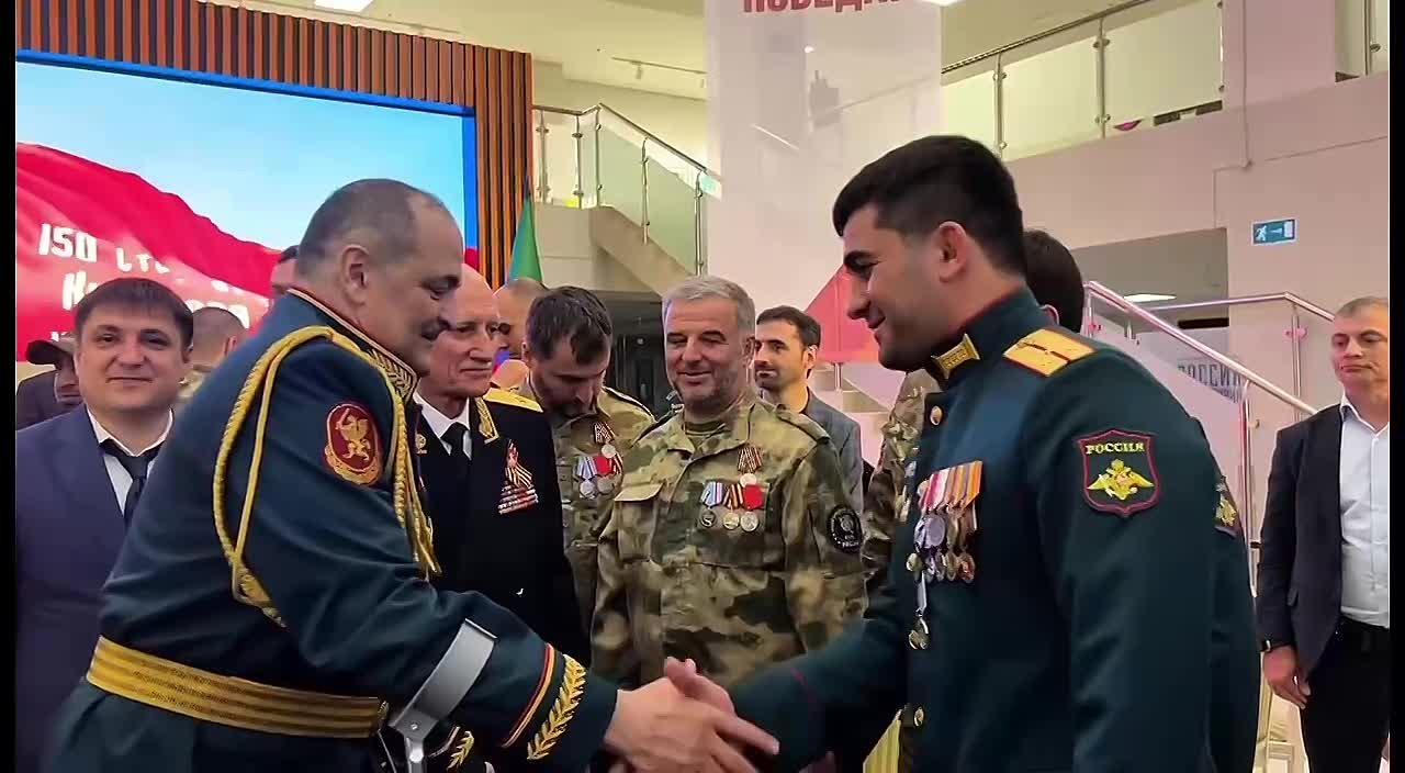 Сергей Меликов: Дорогие наши Герои!. Сердечно поздравляю вас с Днем Героев Отечества