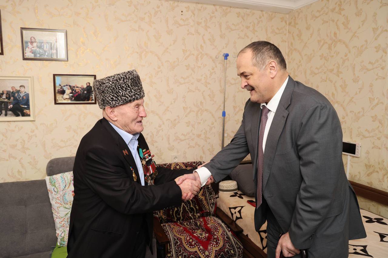 В День Героев Отечества Сергей Меликов навестил ветерана Великой Отечественной войны Мусу Багаудинова В День Героев Отечества Сергей Меликов навестил ветерана Великой Отечественной войны Мусу Багаудинова