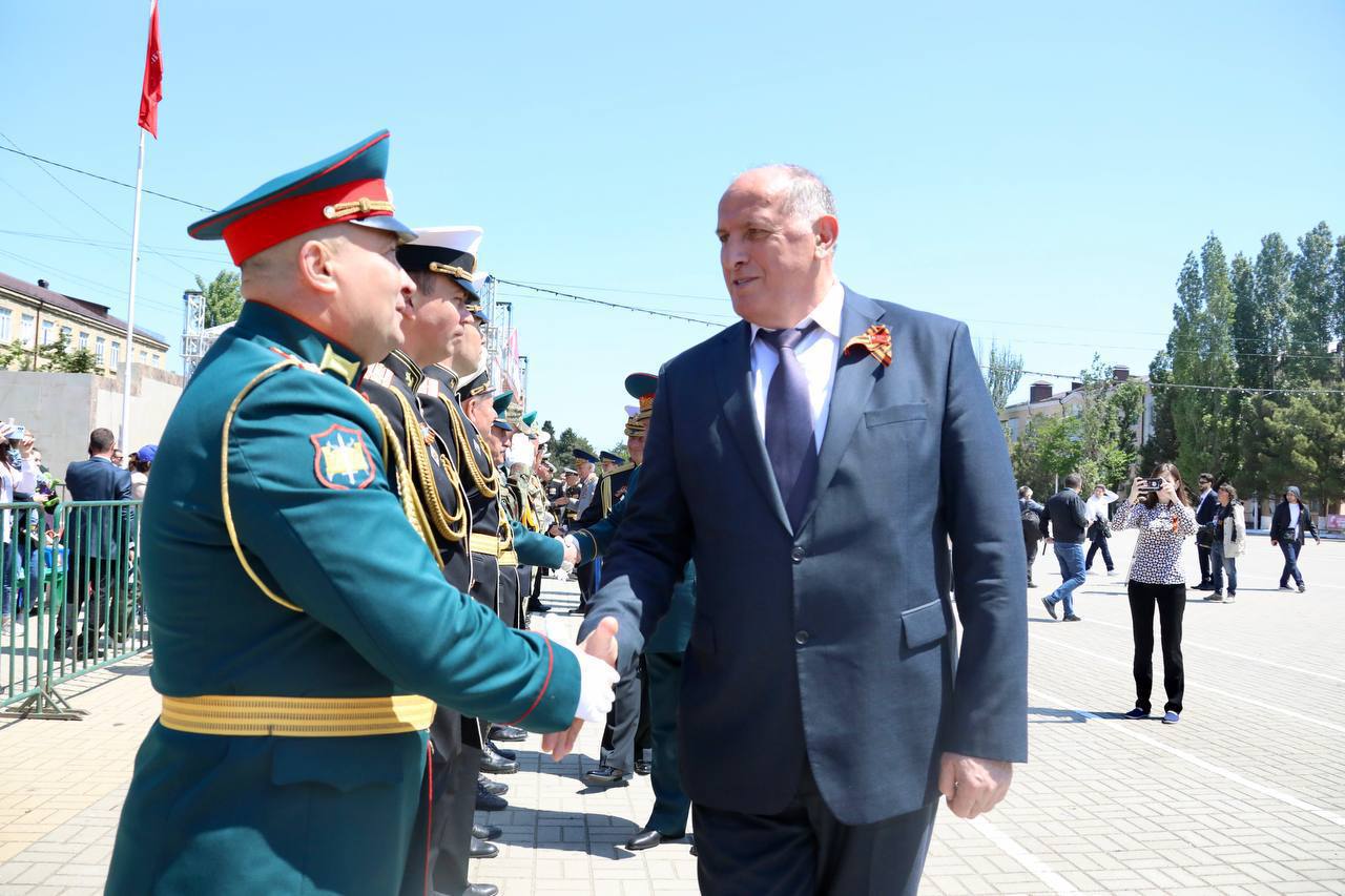 Абдулмуслим Абдулмуслимов поздравил дагестанцев с Днём Героев Отечества Абдулмуслим Абдулмуслимов поздравил дагестанцев с Днём Героев Отечества