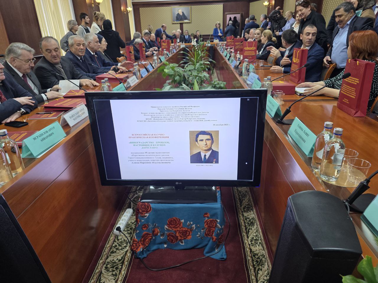 Работу конференции открыл врио ректора ДагГАУ Шихрагим Кутаев Работу конференции открыл врио ректора ДагГАУ Шихрагим Кутаев