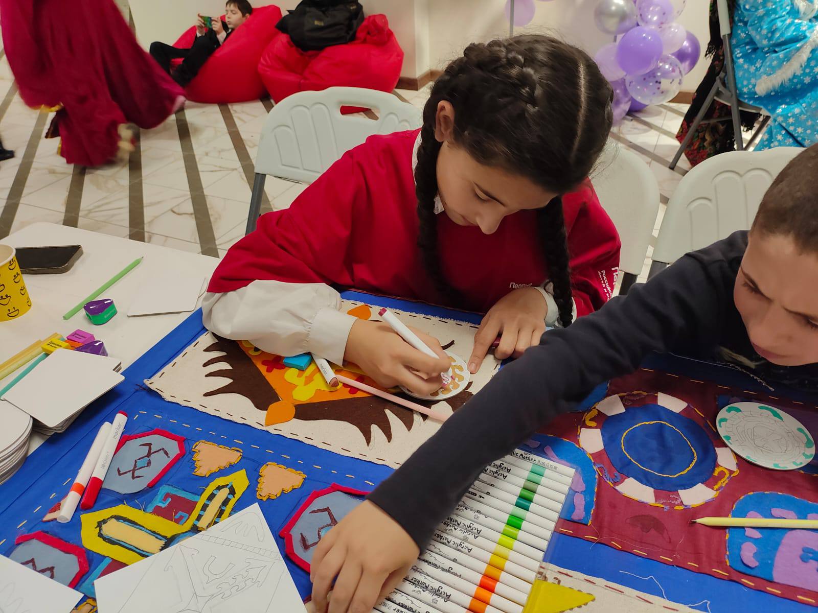 На региональной конференции наставники вместе с талантливыми учениками из ДШИ, ДХШ и ДДТ представили яркие и вдохновляющие мастер-классы!