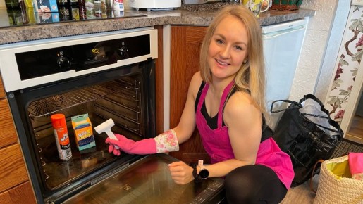 Смоете нагар с духовки одним движением: хитрый трюк от опытных хозяек