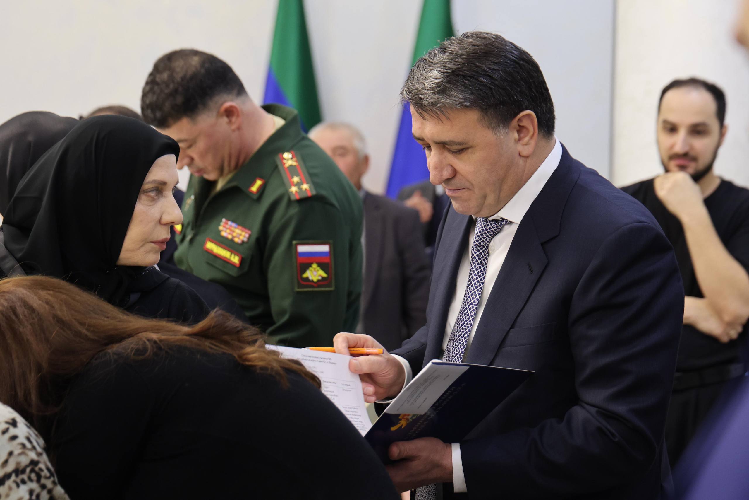 Глава Дагестана Сергей Меликов провёл встречу с членами семей дагестанцев, погибших при исполнении воинского долга в ходе специальной военной операции Глава Дагестана Сергей Меликов провёл встречу с членами семей дагестанцев, погибших при исполнении воинского долга в ходе специальной военной операции