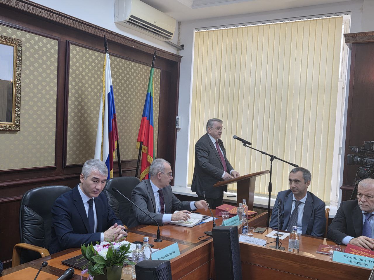 Выступившие далее депутат Народного Собрания РД Ильяс Мамаев, депутат Народного Собрания РД шестого созыва Гамидулах Магомедов, министр сельского хозяйства и продовольствия РД Шамиль Рамазанов, доктор биологических наук...