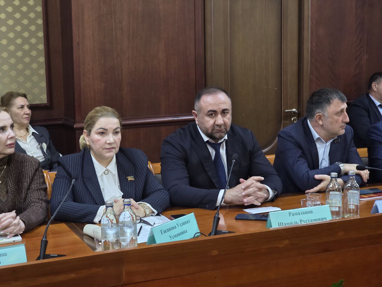 Выступившие далее депутат Народного Собрания РД Ильяс Мамаев, депутат Народного Собрания РД шестого созыва Гамидулах Магомедов, министр сельского хозяйства и продовольствия РД Шамиль Рамазанов, доктор биологических наук... Выступившие далее депутат Народного Собрания РД Ильяс Мамаев, депутат Народного Собрания РД шестого созыва Гамидулах Магомедов, министр сельского хозяйства и продовольствия РД Шамиль Рамазанов, доктор биологических наук...