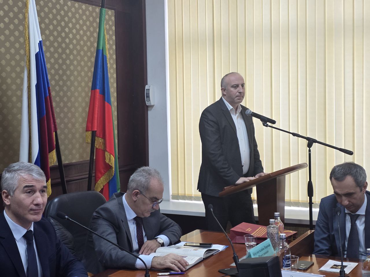 Выступившие далее депутат Народного Собрания РД Ильяс Мамаев, депутат Народного Собрания РД шестого созыва Гамидулах Магомедов, министр сельского хозяйства и продовольствия РД Шамиль Рамазанов, доктор биологических наук... Выступившие далее депутат Народного Собрания РД Ильяс Мамаев, депутат Народного Собрания РД шестого созыва Гамидулах Магомедов, министр сельского хозяйства и продовольствия РД Шамиль Рамазанов, доктор биологических наук...