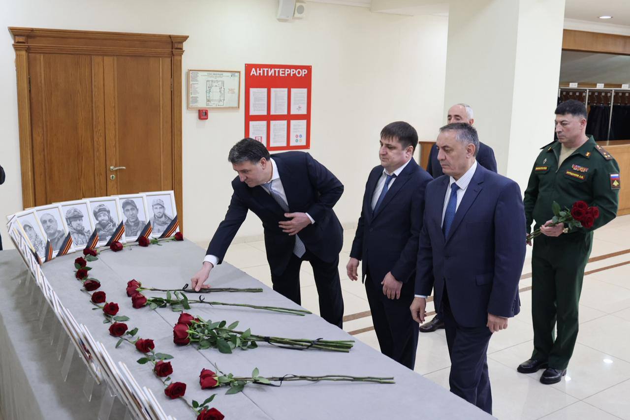 Глава Дагестана Сергей Меликов провёл встречу с членами семей дагестанцев, погибших при исполнении воинского долга в ходе специальной военной операции Глава Дагестана Сергей Меликов провёл встречу с членами семей дагестанцев, погибших при исполнении воинского долга в ходе специальной военной операции