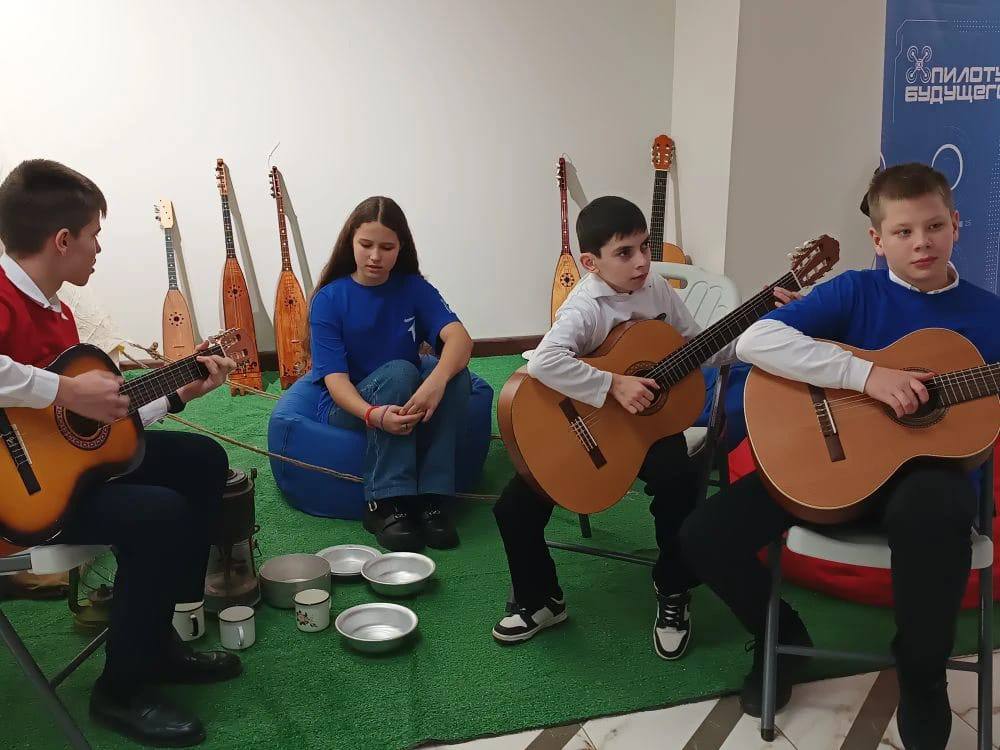 На региональной конференции наставники вместе с талантливыми учениками из ДШИ, ДХШ и ДДТ представили яркие и вдохновляющие мастер-классы! На региональной конференции наставники вместе с талантливыми учениками из ДШИ, ДХШ и ДДТ представили яркие и вдохновляющие мастер-классы!