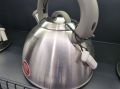 Засияет лучше нового: вот что поможет очистить металлический чайник от жира – копеечный способ
