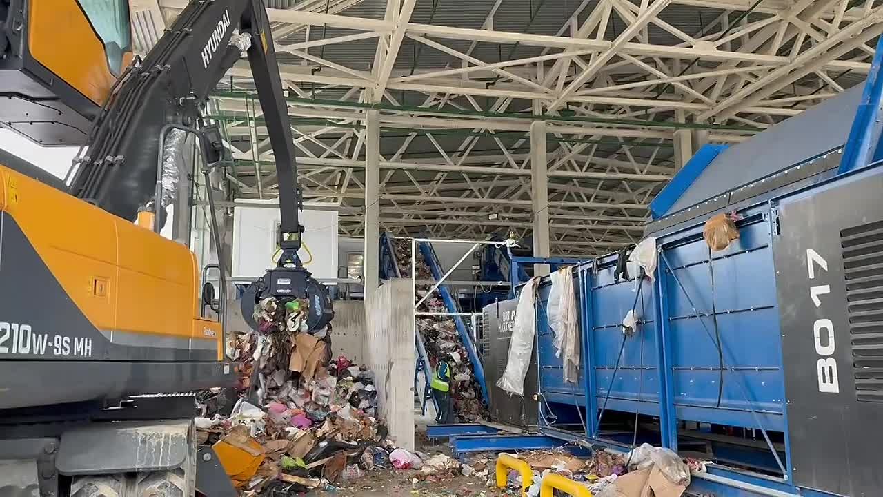 В эти минуты на Махачкалинском мусоросортировочном комплексе ТКО проходят демонстрационные пусконаладочные работы