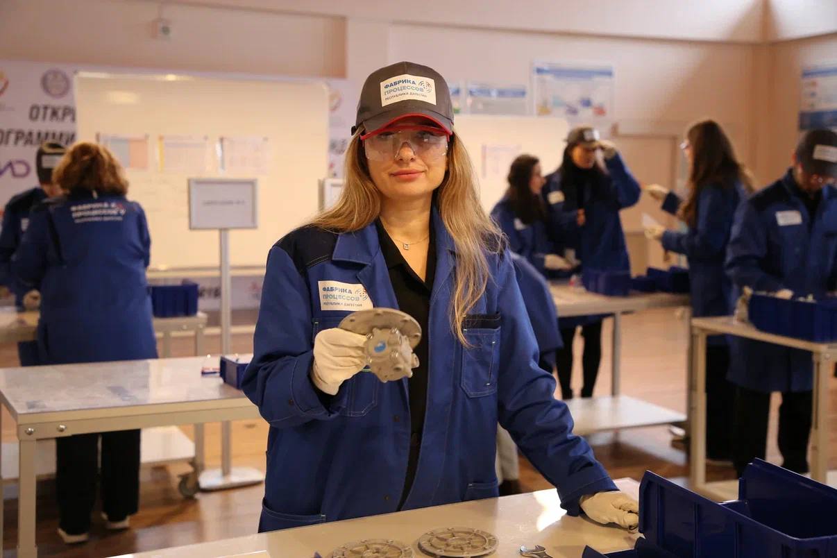 Сотрудники Минэкономразвития Дагестана прошли практическое обучение на «Фабрике процессов» Сотрудники Минэкономразвития Дагестана прошли практическое обучение на «Фабрике процессов»