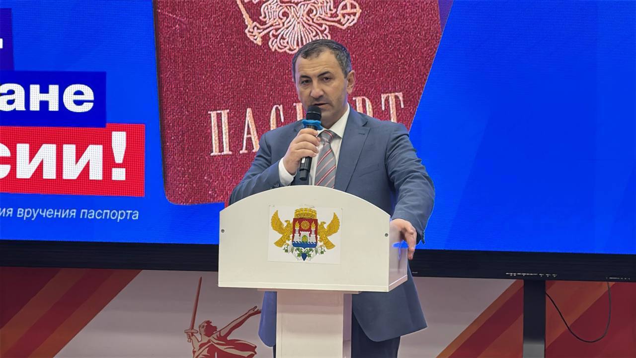 Активисты «Движения Первых» в Махачкале получили паспорта в преддверии Дня Конституции Активисты «Движения Первых» в Махачкале получили паспорта в преддверии Дня Конституции