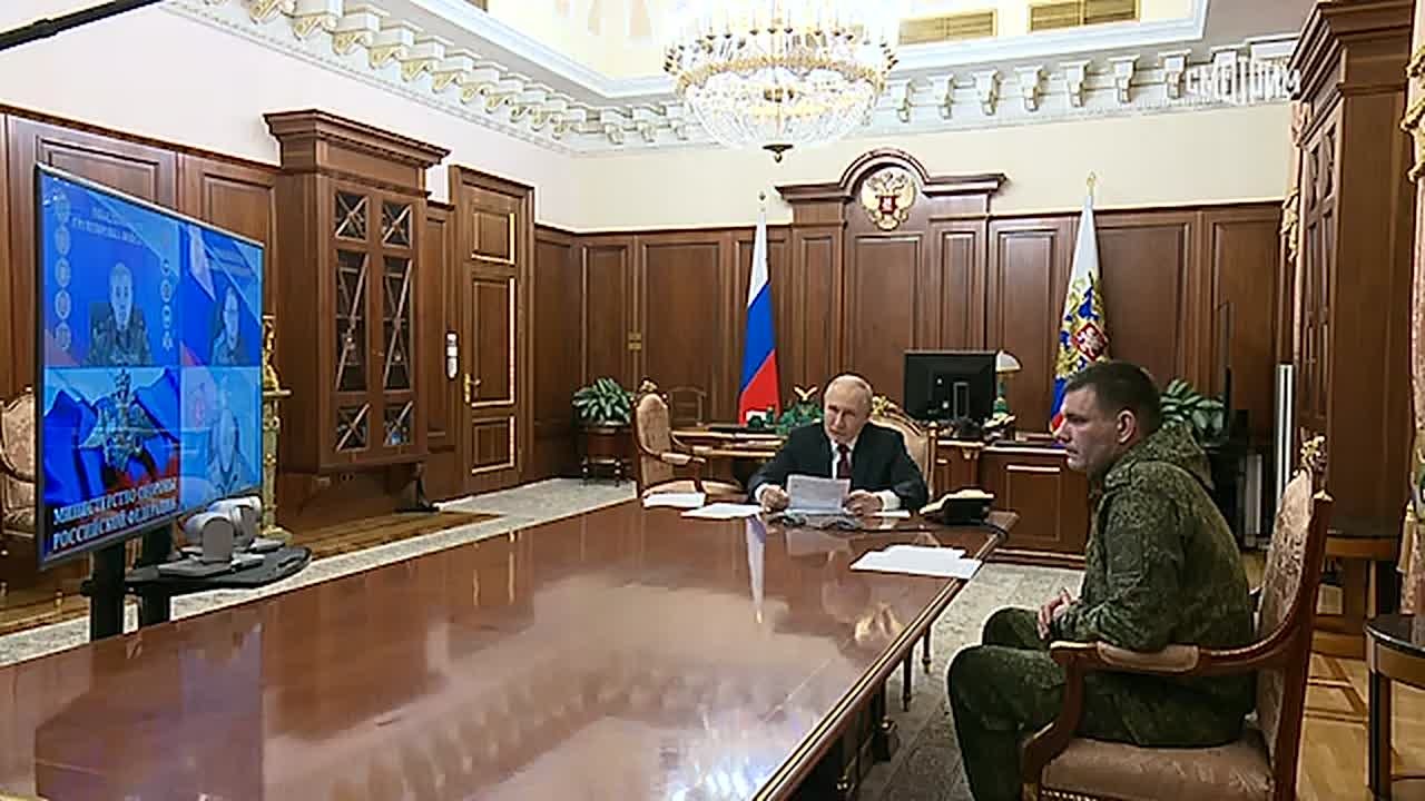 Владимир Путин отметил, что на совещании 20 ноября ему сказали, что Северск будет в руках ВС РФ не позднее 15 декабря