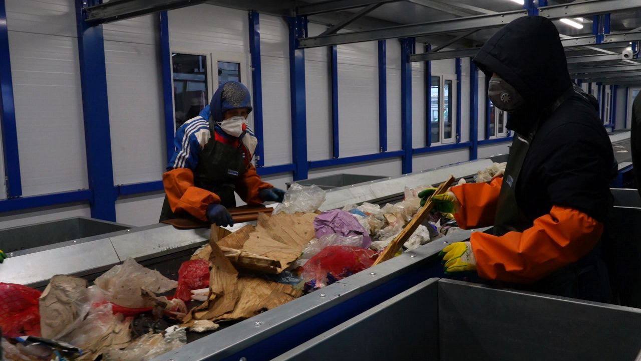 Пуско- наладочные работы проходят сегодня на мусоросортировочном комплексе на окраине Махачкалы Пуско- наладочные работы проходят сегодня на мусоросортировочном комплексе на окраине Махачкалы