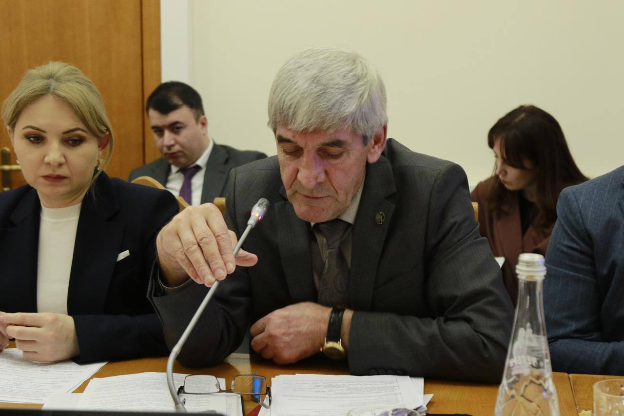 Меры поддержки участников СВО и их семей обсудили в Правительстве Дагестана Меры поддержки участников СВО и их семей обсудили в Правительстве Дагестана