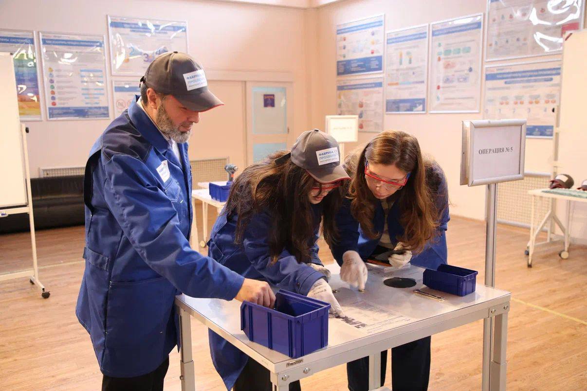 Сегодня вместе с коллективом Минэкономразвития РД посетил практический тренинг на базе «Фабрики процессов» Сегодня вместе с коллективом Минэкономразвития РД посетил практический тренинг на базе «Фабрики процессов»