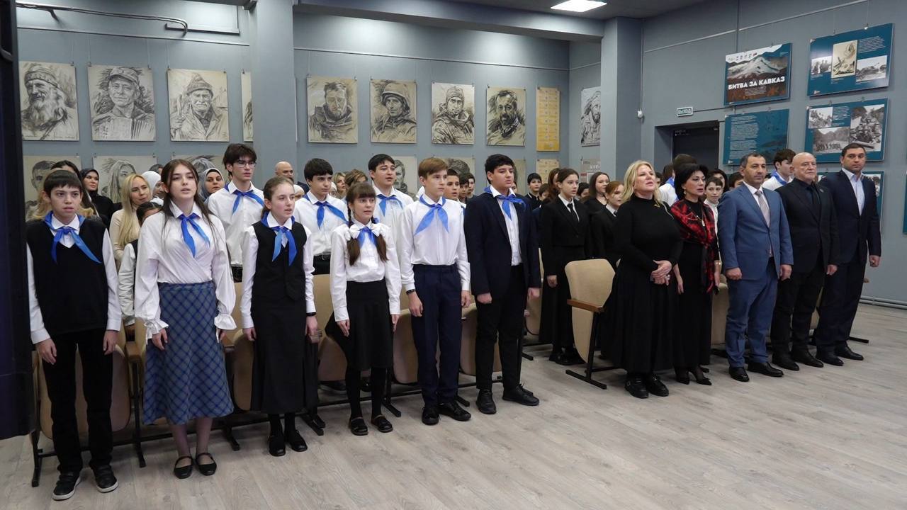 Активисты «Движения Первых» в Махачкале получили паспорта в преддверии Дня Конституции Активисты «Движения Первых» в Махачкале получили паспорта в преддверии Дня Конституции