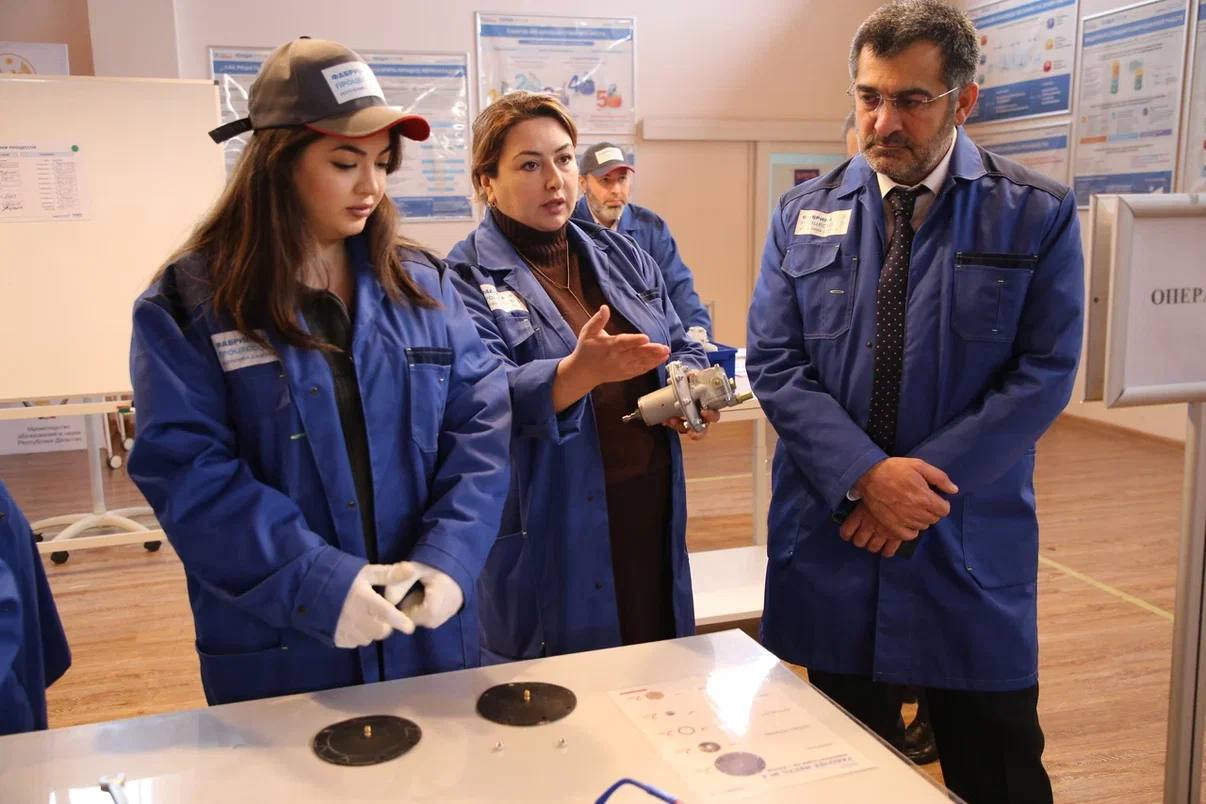 Сотрудники Минэкономразвития Дагестана прошли практическое обучение на «Фабрике процессов» Сотрудники Минэкономразвития Дагестана прошли практическое обучение на «Фабрике процессов»